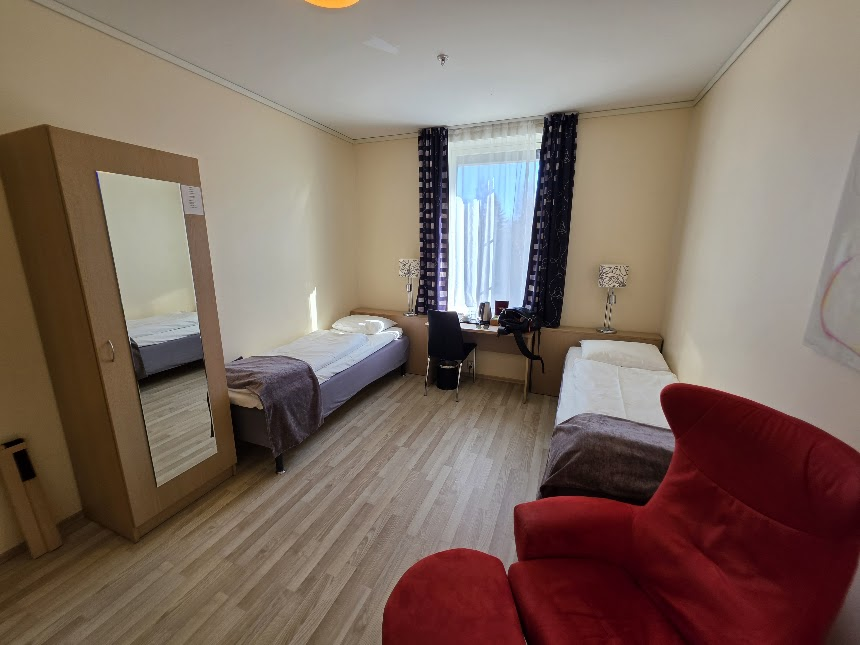 25년 경력의 조종사가 다시 학생이 되어 깨달은 공부법 7가지 4 Hotel room