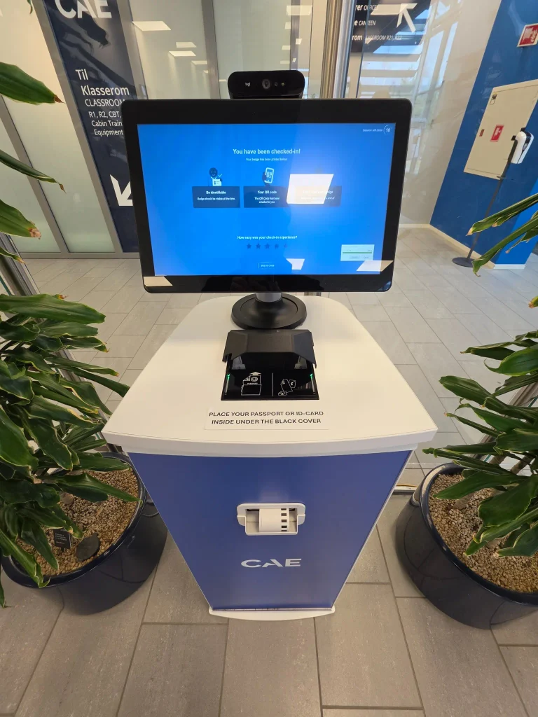 CAE Oslo 헬기 훈련 후기|QR 체크인부터 최종평가까지 2 CAE Oslo 첫날 체크인에 사용한 QR 코드 셀프 체크인 키오스크